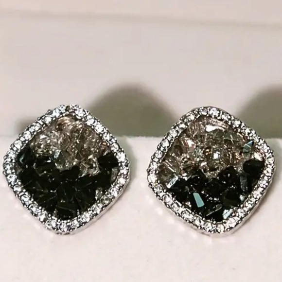 Square Ombré Stud Earrings - Picture 3 of 4